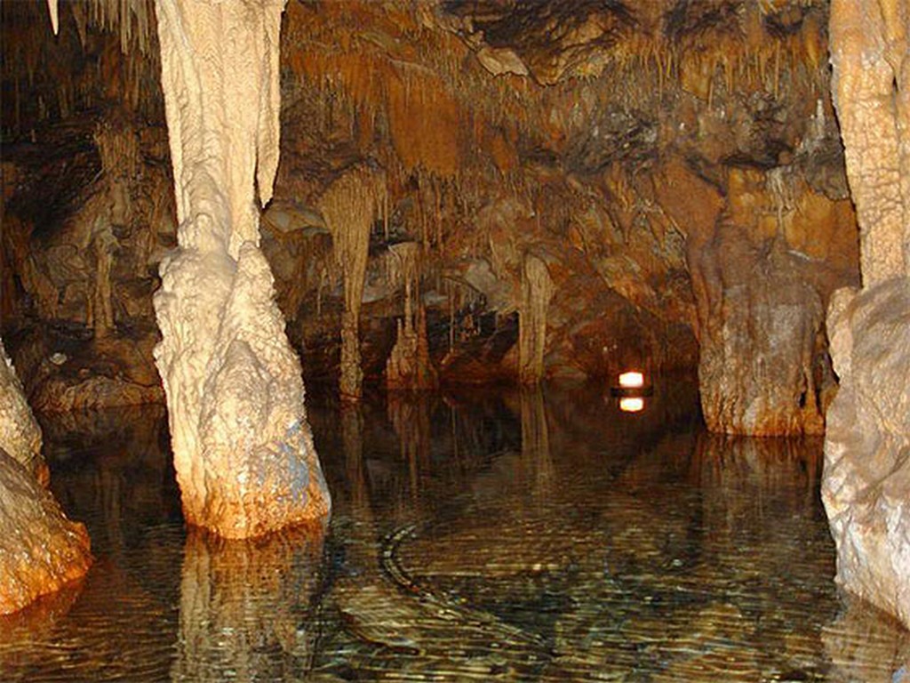 diros-caves2-l.jpg