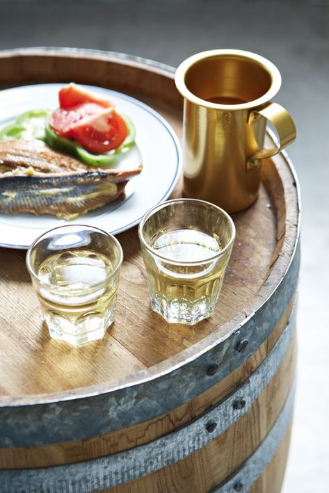 ρετσίνα & μεζές.jpg