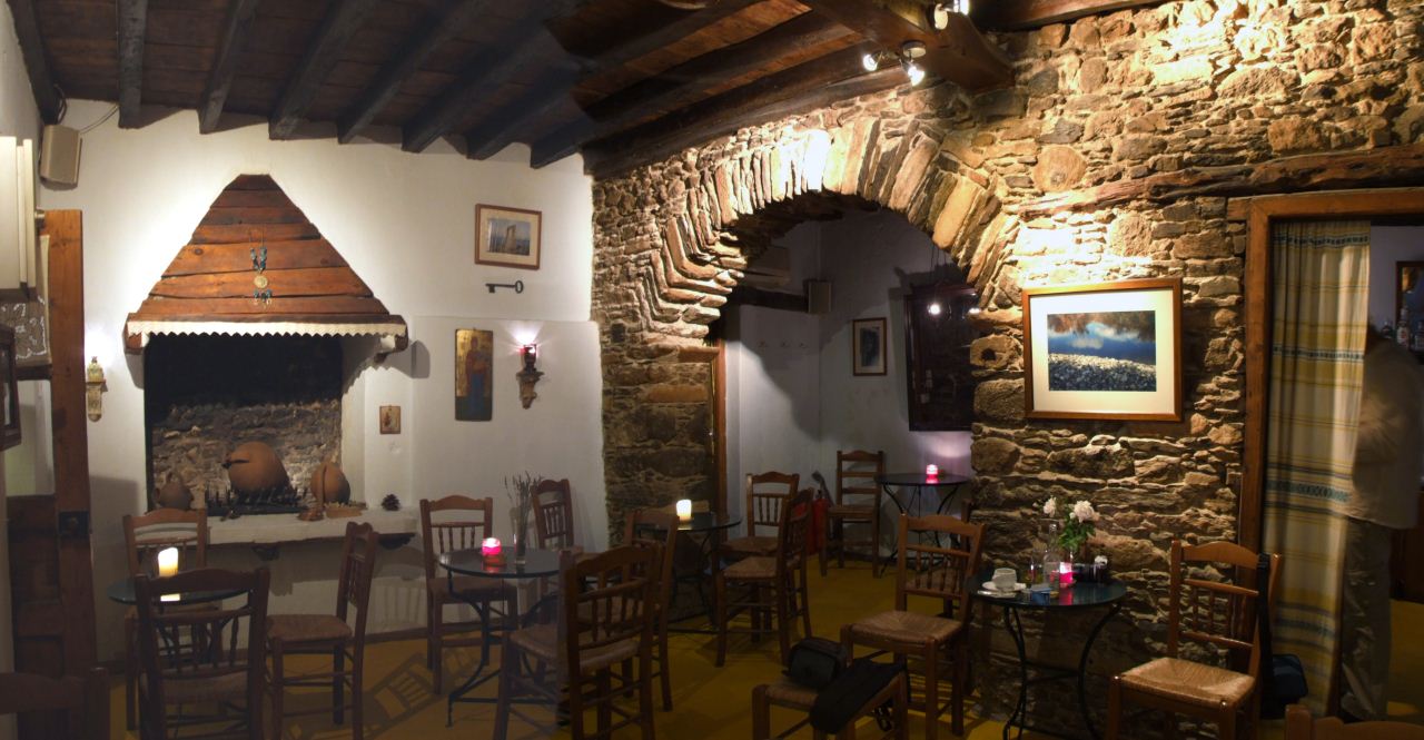 naxos cafe4.JPG